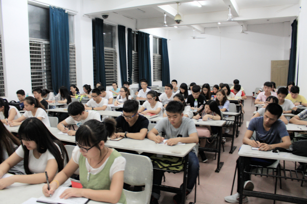 知礼明德 明礼修身——记物电学院  大学生文明礼仪教育活动启动仪式