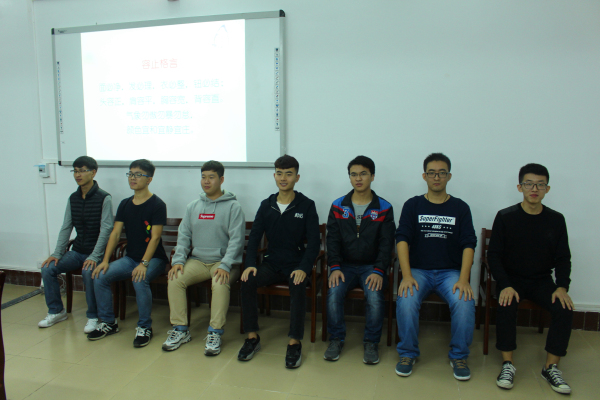 万方有仪  礼立物电--记物理与电子工程学院学生干部礼仪培训