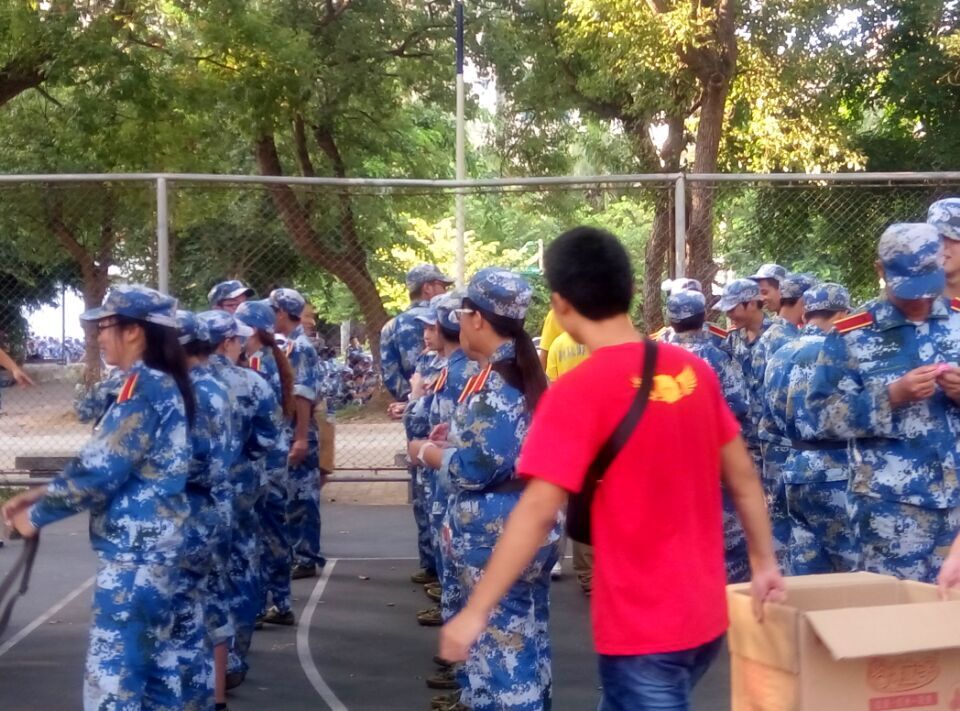 欢庆中秋 家的味道——记物电学院中秋慰问军训新生活动
