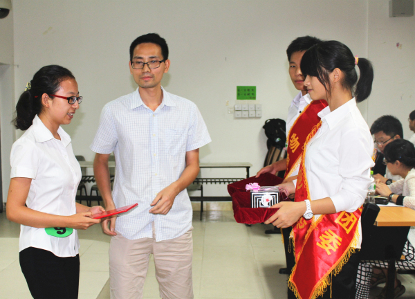 秀出我精彩,铺垫我未来--记物电学院教师技能大赛复赛第二场